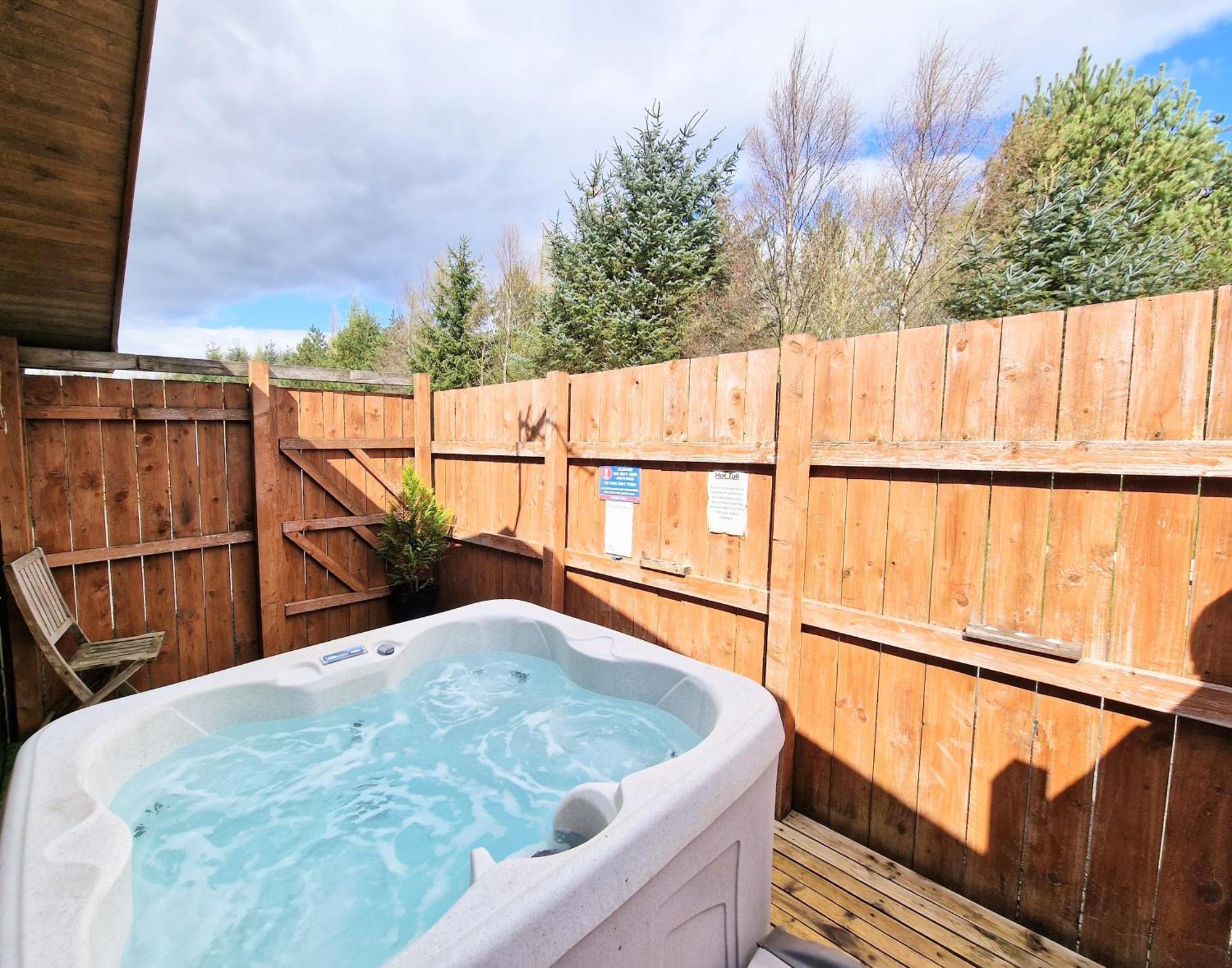 KeltyOchil 8 With Private Hot Tub - Fife - Loch Leven - Lomond Hills别墅 外观 照片