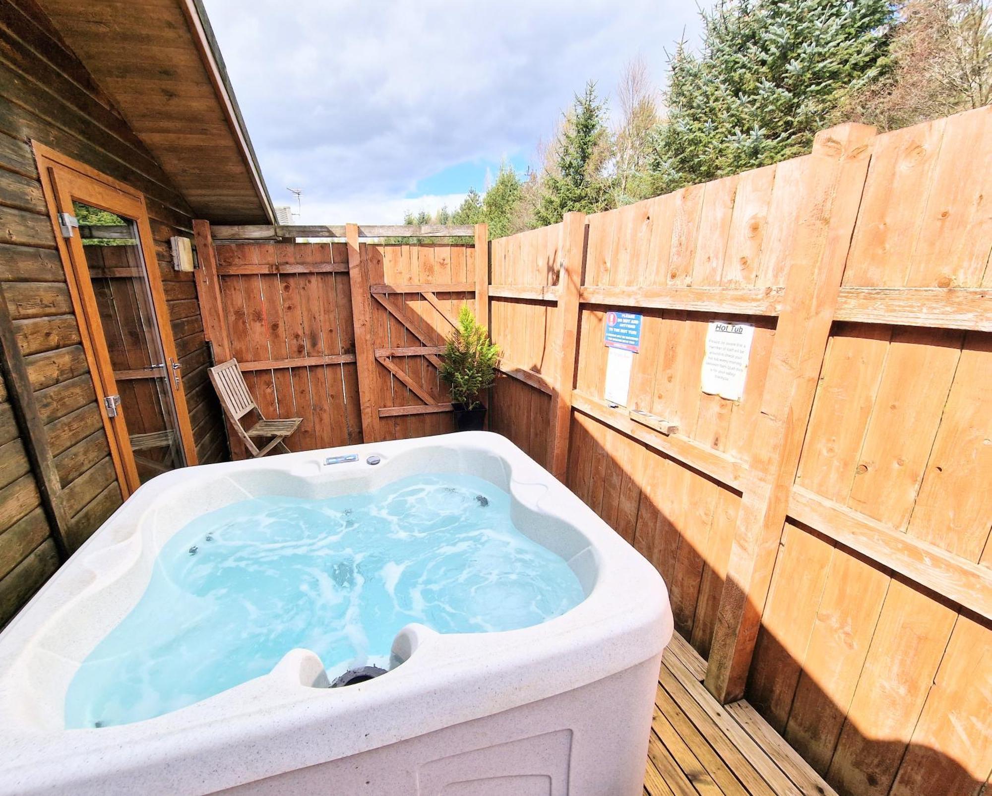 KeltyOchil 8 With Private Hot Tub - Fife - Loch Leven - Lomond Hills别墅 外观 照片